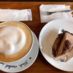 ロバーツコーヒー - 料理写真:カプチーノ（M)＆チョコケーキ