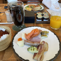 ザ タヴァン グリル＆ラウンジ - 