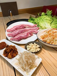 Yakiniku Dainingu Hakoniwa - 