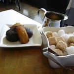 レストラン オルフェ - 小菓子と共に、お茶の準備♪