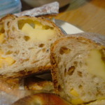 Boulangerie Queue - 生地になりこんである粒粒みえますか～スパイシーの元です＾＾