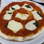 ビストロ ヘンドリー - マルゲリータピザ、もうちょい焦げてる方が好み(^^;;