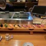 華寿司 - キハダマグロ、黒鯛、サーモン、はまち、鰆、玉子、海老、芽葱、いくら軍艦