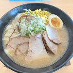 らーめんむかし屋 - 味噌ラーメン(ワンタン・チャーシュー・もやし・味玉・バターコーントッピング)