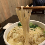 郷村居 - 肉ワンタン入り醤油麺