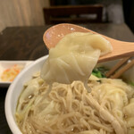 郷村居 - 肉ワンタン入り醤油麺　ワンタン