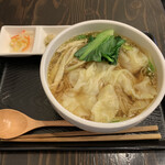 郷村居 - 肉ワンタン入り醤油麺