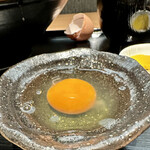 博多にしやま - すき焼きなので、卵をつけて食べます♪