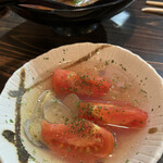 地酒蔵大阪 - お出汁がクリアです。トマトのおでん、大好き♡