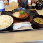Katsuya - 牛すき焼とチキンカツの合盛り定食968円税込ですってぇ〜♪旨かったよぉ〜！