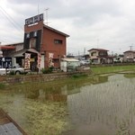 めし処　壬屋 - 田園風景の中にあるお店