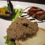 鉄板焼きgrow - 鶏レバーのパティ。
      
      鶏モモのムース。
      
      
      