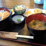 Nagayama - 盛り沢山の定食