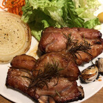 ワインとお料理 ことり - スペアリブ グリーンサラダ添え