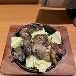 Miyazakiryouri Mansaku - 宮崎堪能御膳２５００円。霧島鷄の炭火焼き。別皿で提供されました。香ばしさと柔らかさ、旨味の三拍子が揃い、とても美味しかったです（╹◡╹）