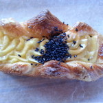 ベーカリートラ - スイートポテト　168円