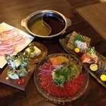 Aguya - コース料理の一例   豚しゃぶ、刺し盛り、一品等々