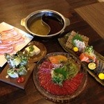 あぐぅ家。 - コース料理の一例   豚しゃぶ、刺し盛り、一品等々