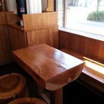 ベーカリートラ - 無料コーヒーはテーブルのそばに！