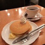 ブラザー - ホットケーキ（650円税込）と、コーヒー（500円税込）。