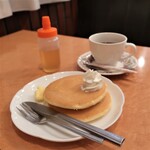 ブラザー - ホットケーキ（650円税込）と、コーヒー（500円税込）。