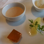 四川豆花飯荘 - パティシエ特製デザートプレート；ジャスミン茶ゼリー、リンゴのコンポート、チョコチップクッキー