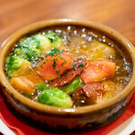Tomita Shoten - ベーコンとドライトマトと芽キャベツのアヒージョ