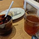 Italian Kitchen VANSAN - 左アイスコーヒーと、右アイスティー