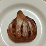 ベーカリートラ - まんまるいちじく　137円