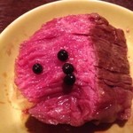 肉山 - 牛ハラミ拡大図　噛めば肉汁ほとばしる