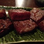 肉山 - さがりをさっと焼いてもらいました。