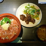 牛たん炭焼 利久 - マグロ丼・牛タン角煮・味噌汁