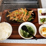 Yakiniku Itsushin - レバーニラ炒め定食