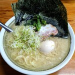 カマリヤ 大将 - ラーメン（中）＋味付玉子＋のり増＋小ライス