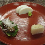 明神下 神田川 - 前菜は板わさ、ホタテ、牡蠣