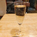 居酒屋 三平 - ★スパークリングワイン 550円 ポールスター200ccぐらいか。