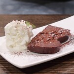 トリワイン ＰＩＫＯＳＨＨＨＵ - ガトーショコラ？チョコテリーヌ？