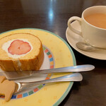 森のらくだ - いちごロールとミルクティー