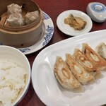 바미얀 카이힌 마쿠하리점 - 군만두와 슈마이 정식, 밥 소 사이즈