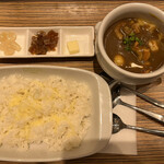 欧風カレー ガヴィアル - シーフードカレー１８００円。じゃがいもなしでオーダーしました。コクと旨味が強いカレーは、チーズが乗ったライスとも相性良く、ペロリといただきました（╹◡╹）（╹◡╹）