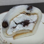 LAWSON - 料理写真:塩豆大福仕立てのもち食感ロール