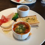 ITRIAN CAFE Piacere - 前菜三種盛りとスープ。牡蠣のグラタン