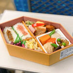 なだ万厨房 - 料理写真:四季替わり弁当 楽の膳(12~2月)☆