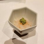 鮨 竜介 - 白エビの昆布締め