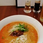 楽山 - 担々麺　1,000円