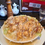 麺飯店 俵飯 - 鶏の唐揚げニンニク塩だれ飯、ご飯は並みの中