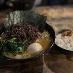 家系ラーメン クックら - かためおおめキクラゲ味玉TS海苔ライス　最高！