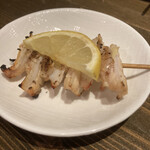 宮崎地鶏 日向家 - ナンコツ
コリッコリの絶妙な焼き加減で美味い