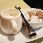 リストランテタナカ - コーヒーのミルクとお砂糖