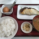四日市ヒモノ食堂 - カラスカレイで定食に　1000円